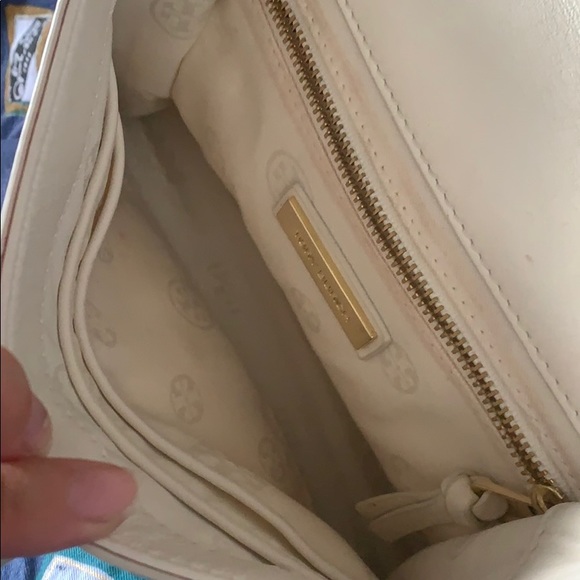 Tory Burch Fleming Medium Quilted Leather w/ Chain - Picture 7 of 13